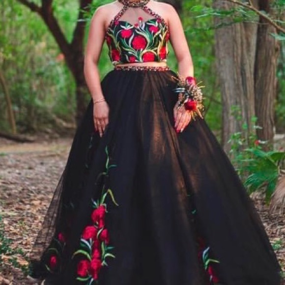 Black Floral Ball Gown Size 4 - Picture 13 of 15